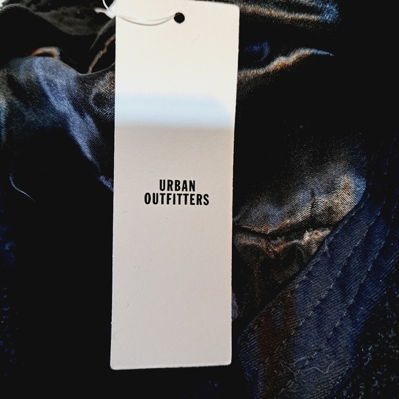 Urban Outfitters Black Borg Teddy Bucket Hat - Picture 4 of 8